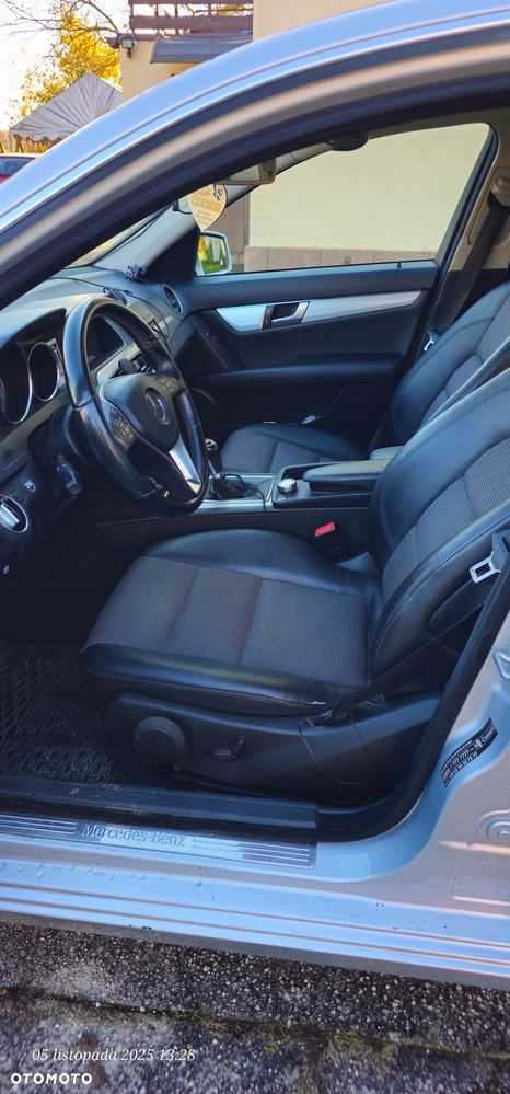 Mercedes-Benz Klasa C 180 CGI BlueEff Avantgarde - 4