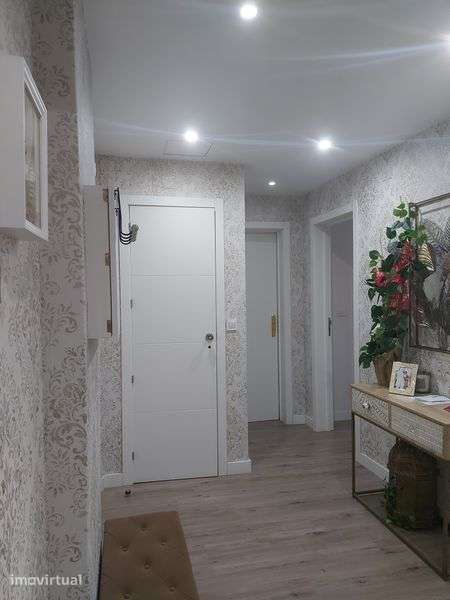 T2 Remodelado | Sacavém | Localização Privilegiada - Grande imagem: 2/9
