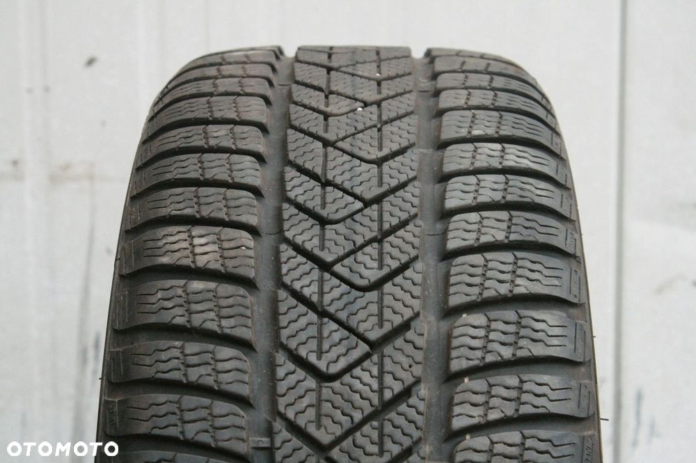 PIRELLI WINTER SOTTOZERO 3 225 40 19 NIENAPRAWIANA - 1