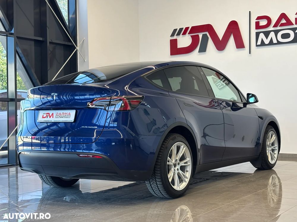 Tesla Model Y - 3