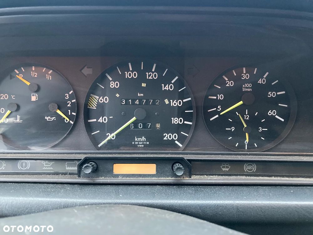 Mercedes-Benz W201 (190) - 6