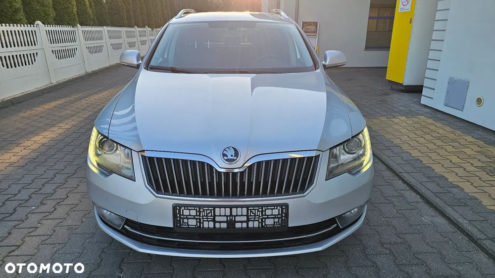 Skoda Superb 2.0 TDI Ambition Outdoor - 2