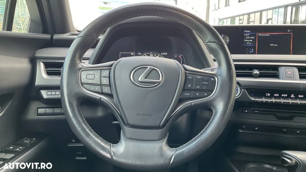 Lexus UX 250h FWD Business - 32