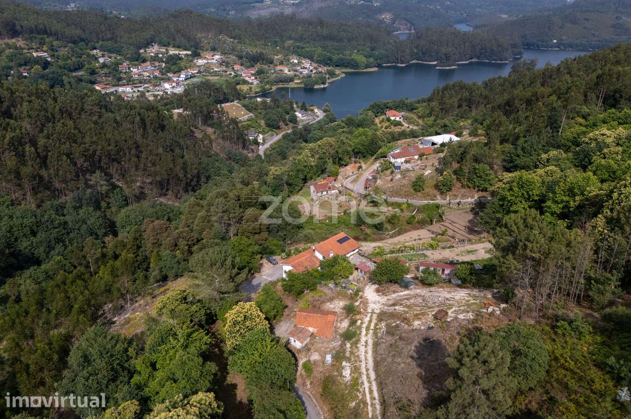 Moradia em Pedra para Restauro com Vista para o Rio do Ermal – Viei... - Grande imagem: 2/12