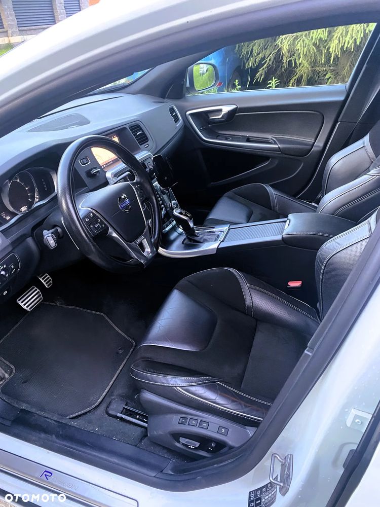 Volvo V60 D4 AWD Geartronic RDesign - 33