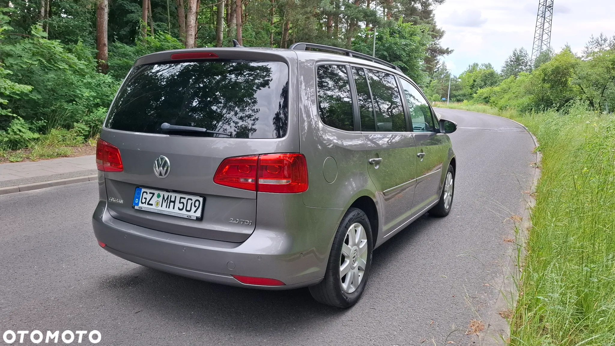 Volkswagen Touran 2.0 TDI DSG Highline - 9