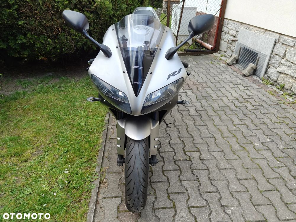 Yamaha R1 - 1