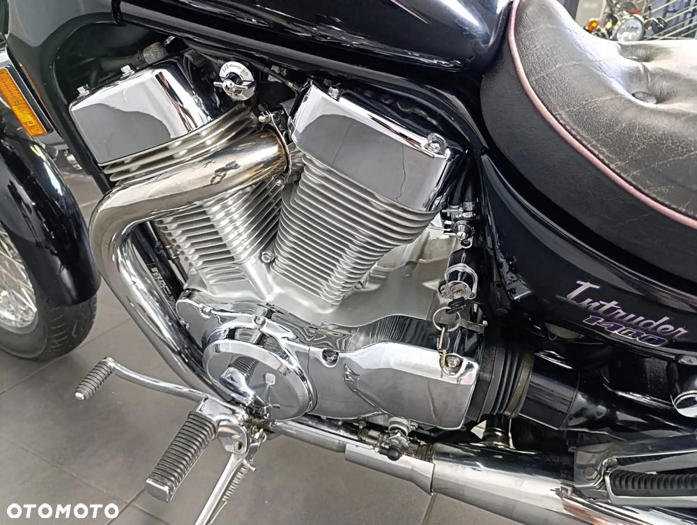 Suzuki Intruder - 11