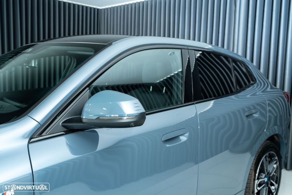 BMW iX2 eDrive20 Pack Desportivo M - 10