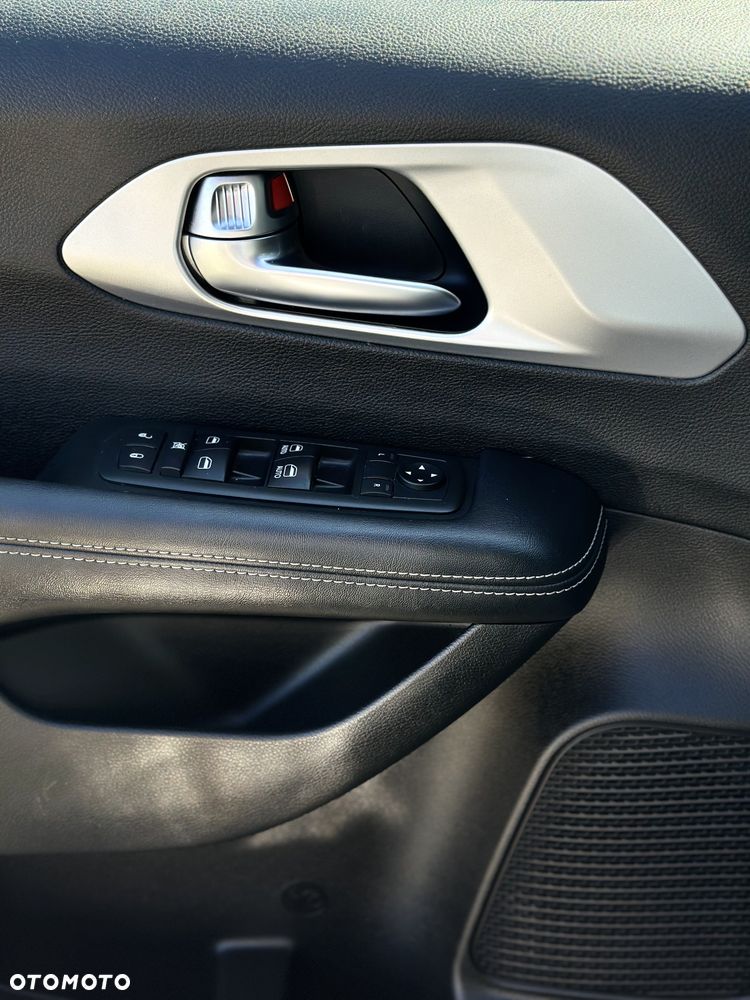 Chrysler Pacifica - 19