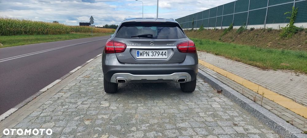 Mercedes-Benz GLA 250 4Matic 7G-DCT UrbanStyle Edition - 7