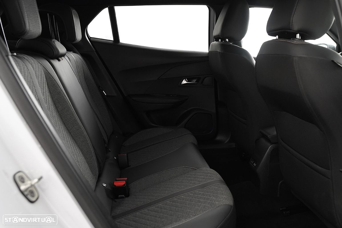 Peugeot 2008 1.2 PureTech Allure - 23