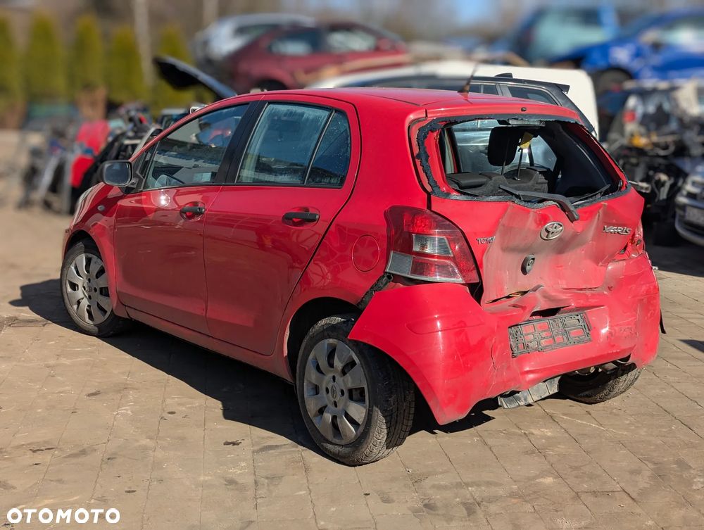 Toyota Yaris 2011  1,4 na części - 4