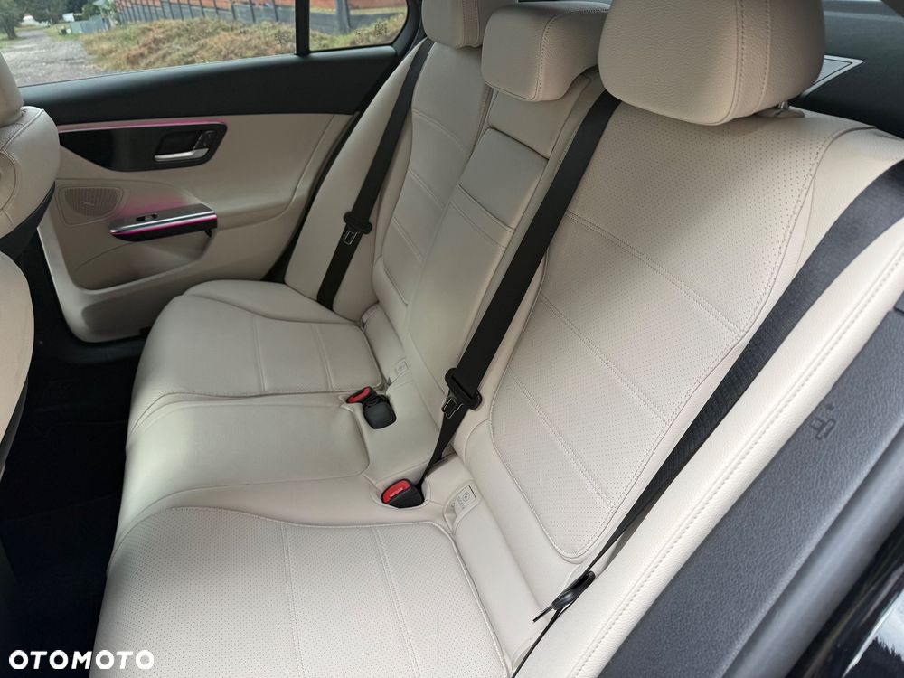 Mercedes-Benz Klasa C 300 mHEV 4-Matic Avantgarde - 13