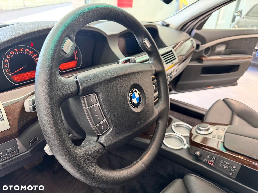 BMW Seria 7 750Li - 37