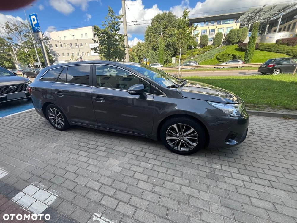 Toyota Avensis 1.8 Premium - 5
