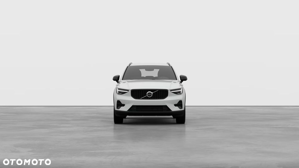 Volvo XC 40 B3 Plus Dark - 2
