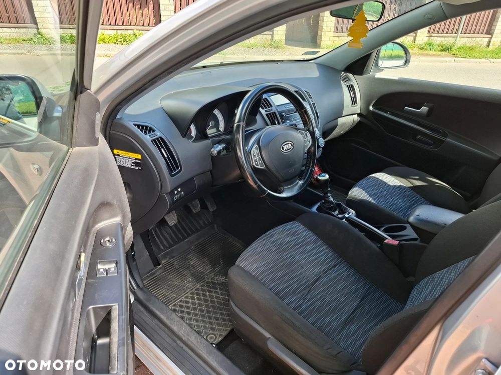 Kia Ceed - 10