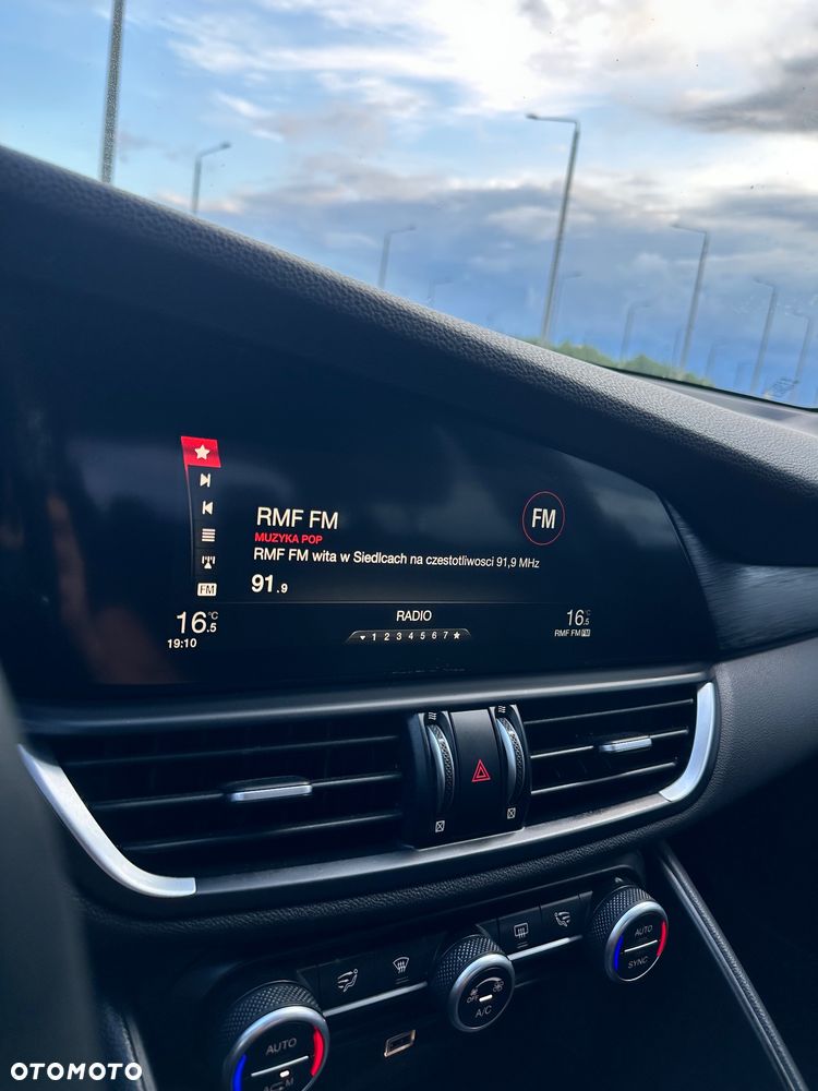 Alfa Romeo Giulia 2.0 Turbo 16V AT8 Veloce - 17