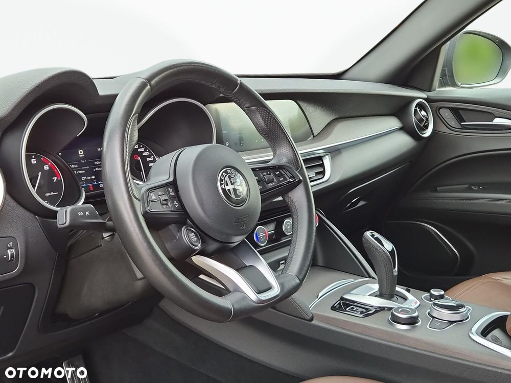Alfa Romeo Stelvio - 10