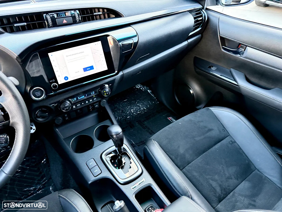 Toyota Hilux 2.8 D-4D 4WD GR Sport - 17