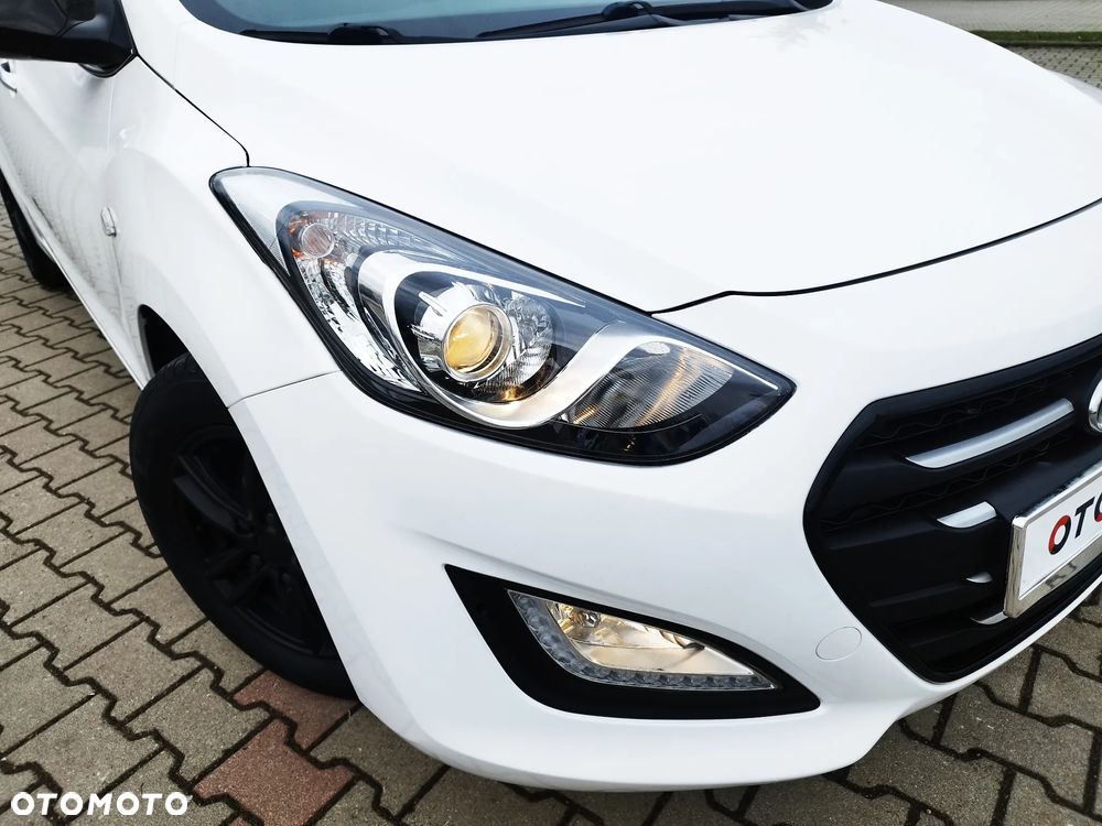 Hyundai i30 blue 1.4 Style - 13