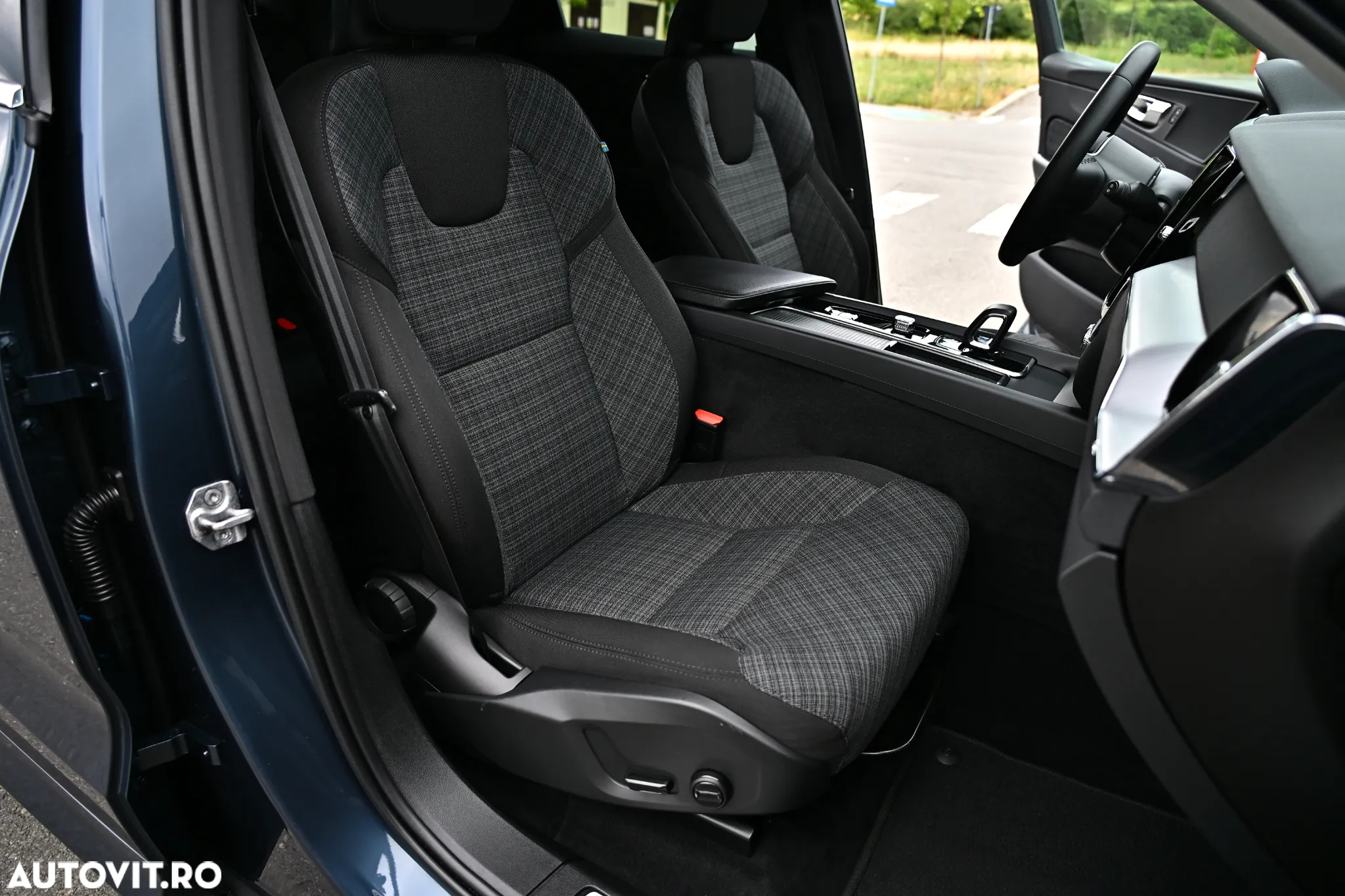 Volvo XC 60 B4 D AWD Geartronic Momentum Pro - 16