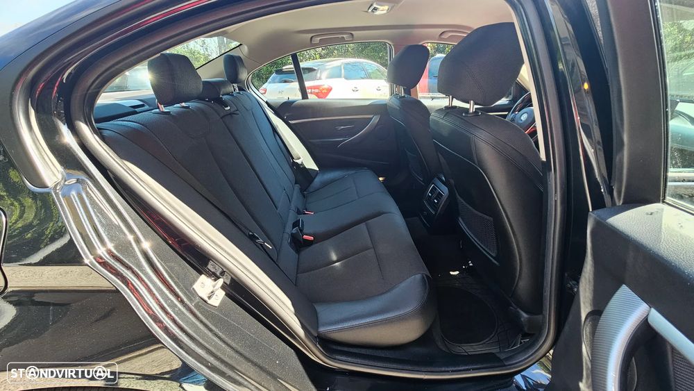 BMW 320 i Aut. Sport Line - 35