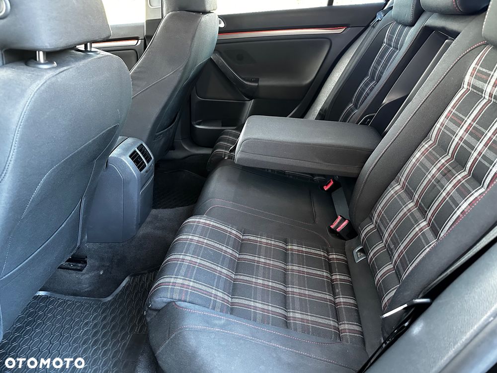 Volkswagen Golf - 12