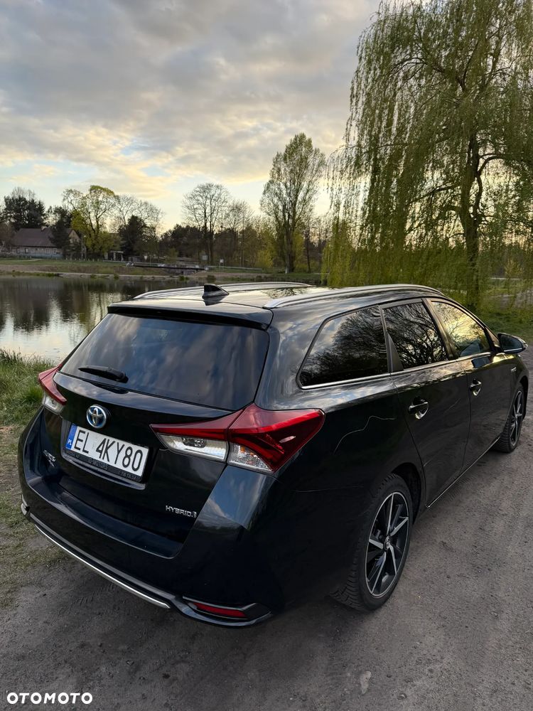 Toyota Auris Hybrid 135 Selection - 2
