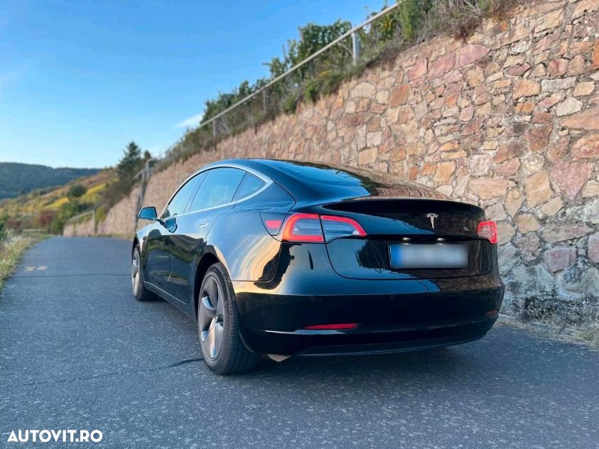 Tesla Model 3 Standard Reichweite Plus Hinterradantrieb - 3