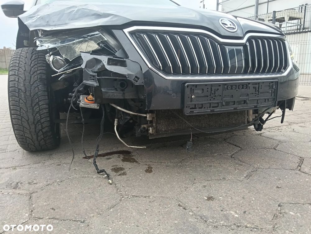 Skoda Superb 2.0 TDI DSG L&K - 21