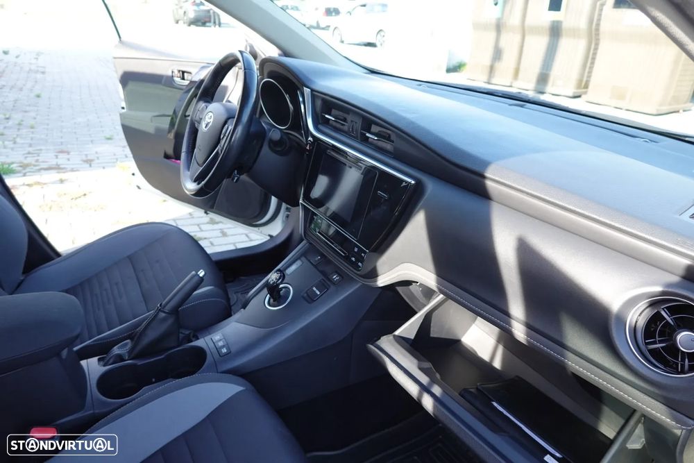 Toyota Auris Touring Sports 1.8 HSD Freestyle - 19