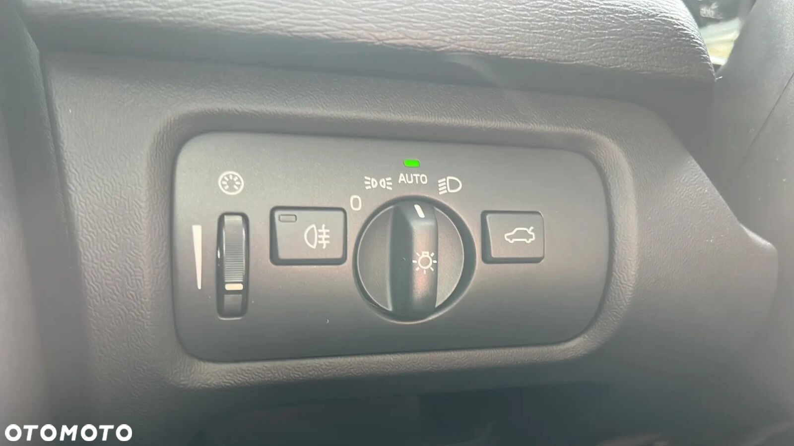 Volvo V40 D3 Drive-E Momentum - 14