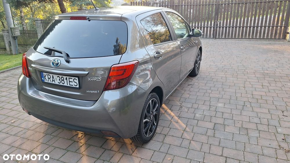 Toyota Yaris Hybrid 100 Premium - 17