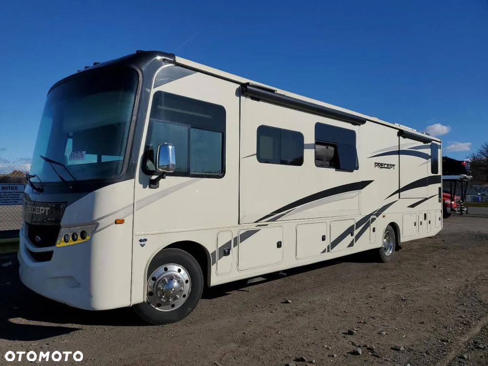 Ford Sunseeker E-450 Cutaway - 29