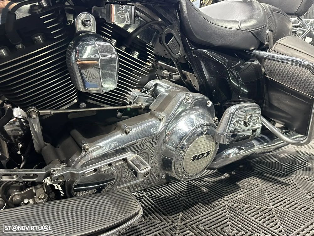Harley-Davidson FLHR C ROAD KING CLASSIC - 10