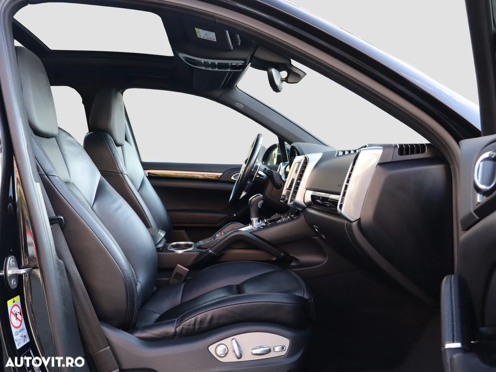 Porsche Cayenne Hybrid 3.0 L S E - 14