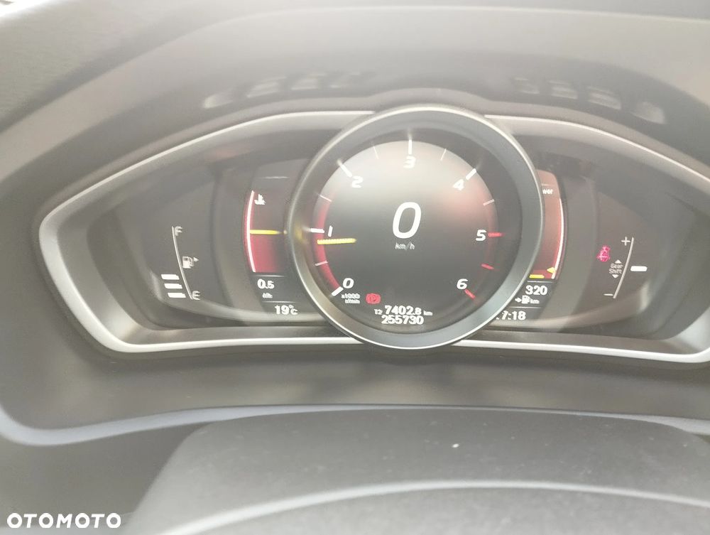 Volvo V40 D4 Drive-E R-Design Kinetic - 11