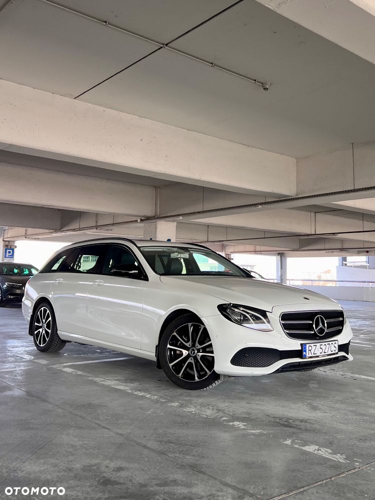 Mercedes-Benz Klasa E 220 d 4-Matic 9G-TRONIC - 2