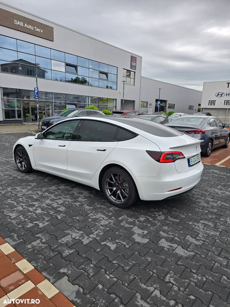 Tesla Model 3 - 4