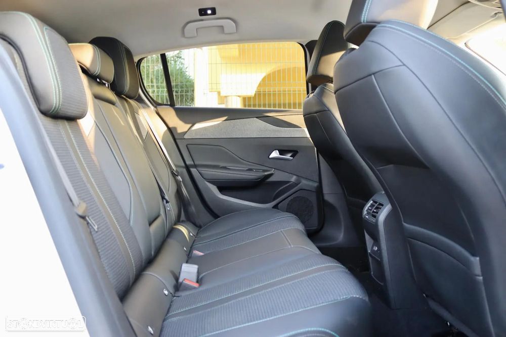 Peugeot 308 1.2 PureTech Allure Pack - 27