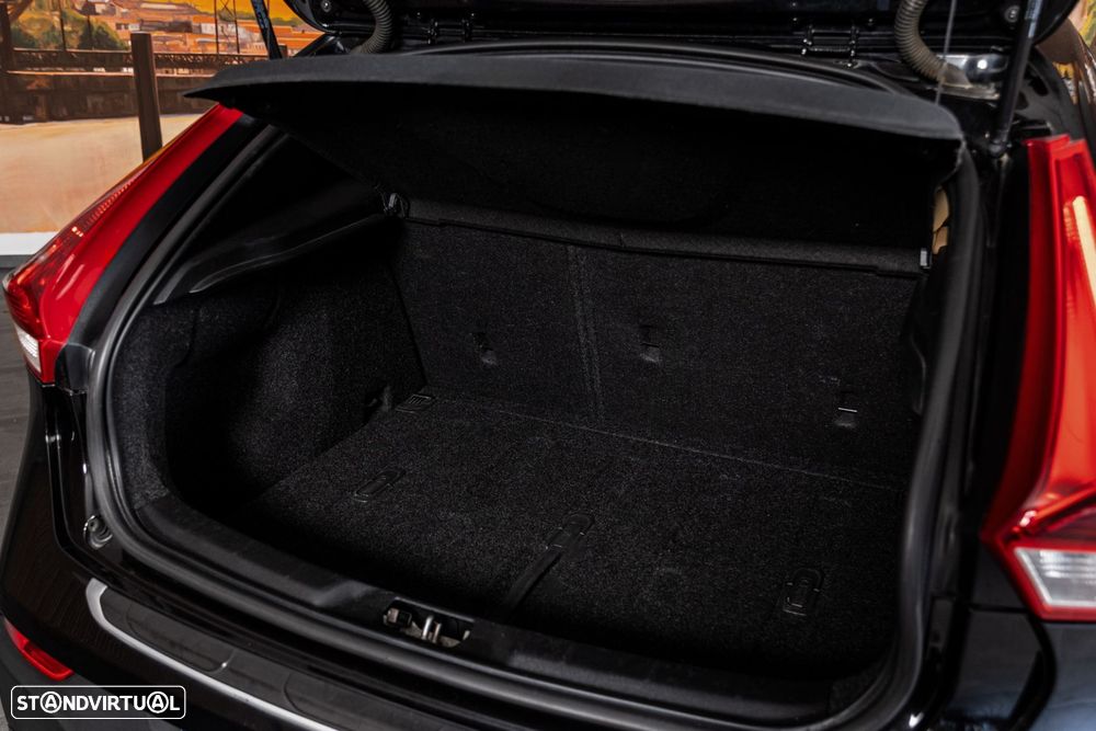 Volvo V40 Cross Country 2.0 D2 - 11