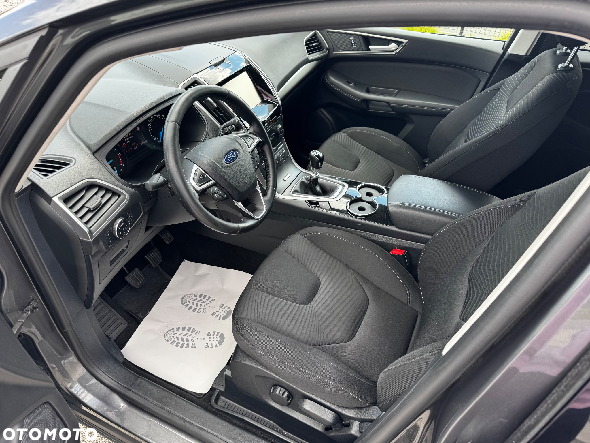 Ford S-Max - 13