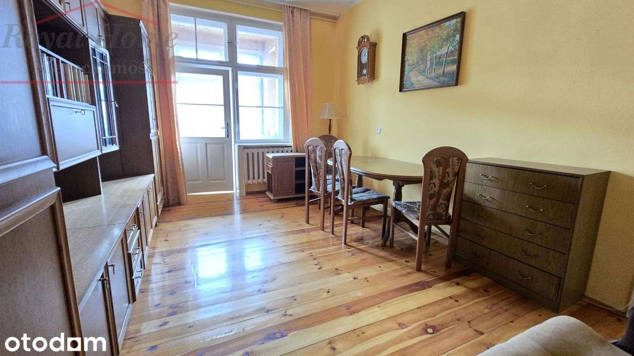 Przestronne, w pełnym rozkładzie 1 pok, loggia.