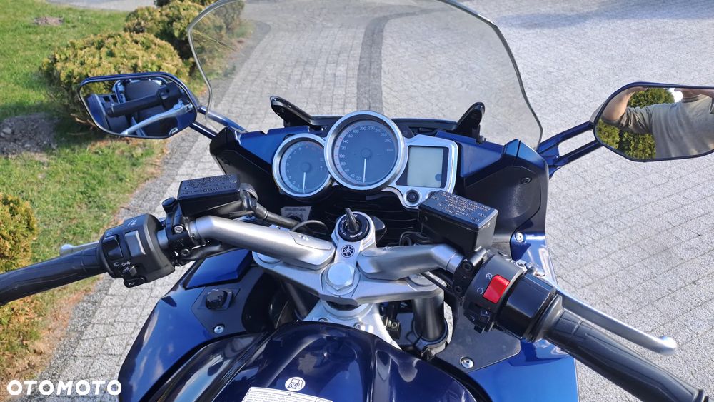 Yamaha FJR - 13