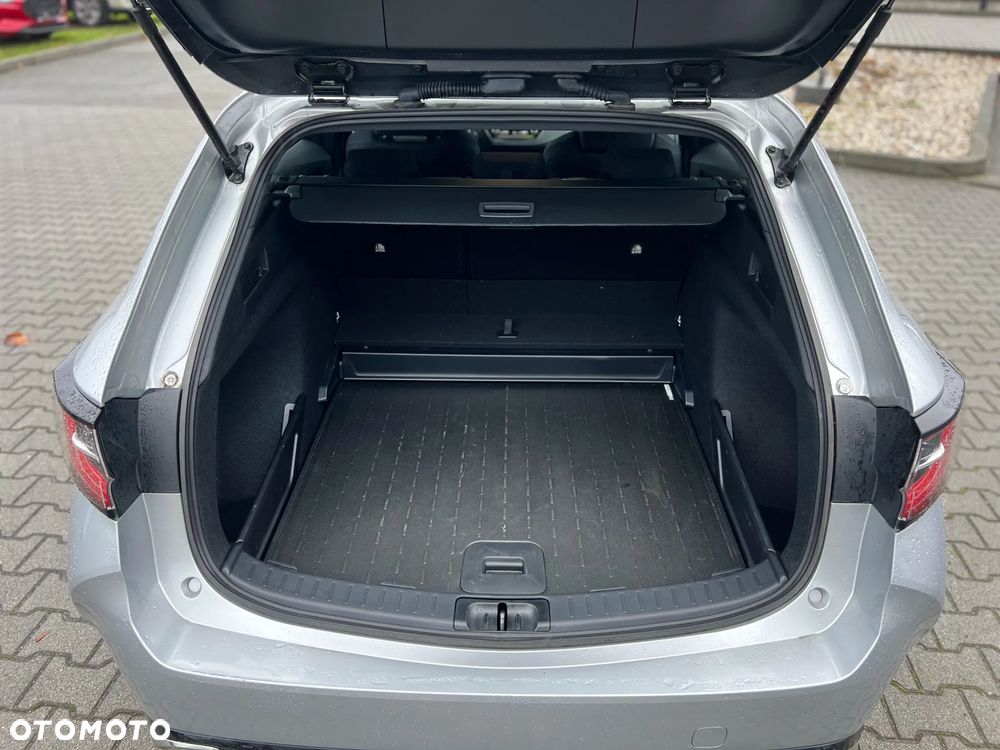 Suzuki Swace 1.8 Hybrid Premium Plus CVT - 23