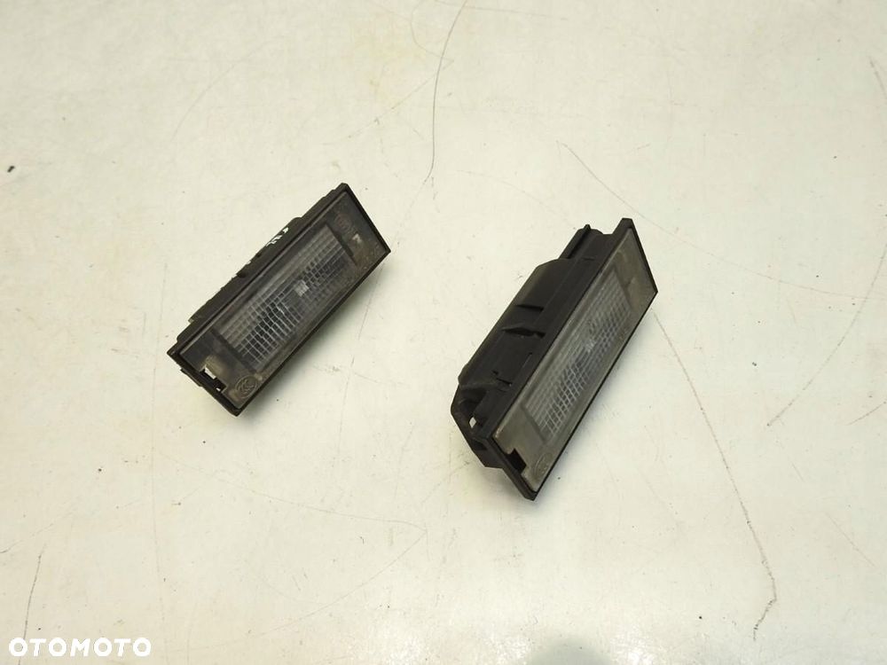 LAMPKA TABLICY REJESTRACYJNEJ RENAULT MEGANE IV - 7