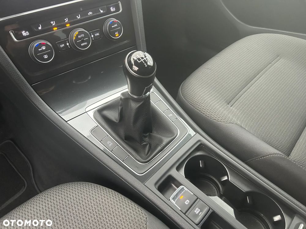 Volkswagen Golf 1.5 TSI BMT Comfortline - 29