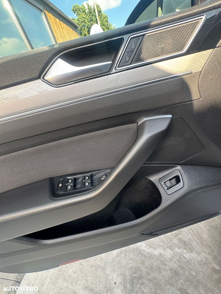 Volkswagen Passat - 11